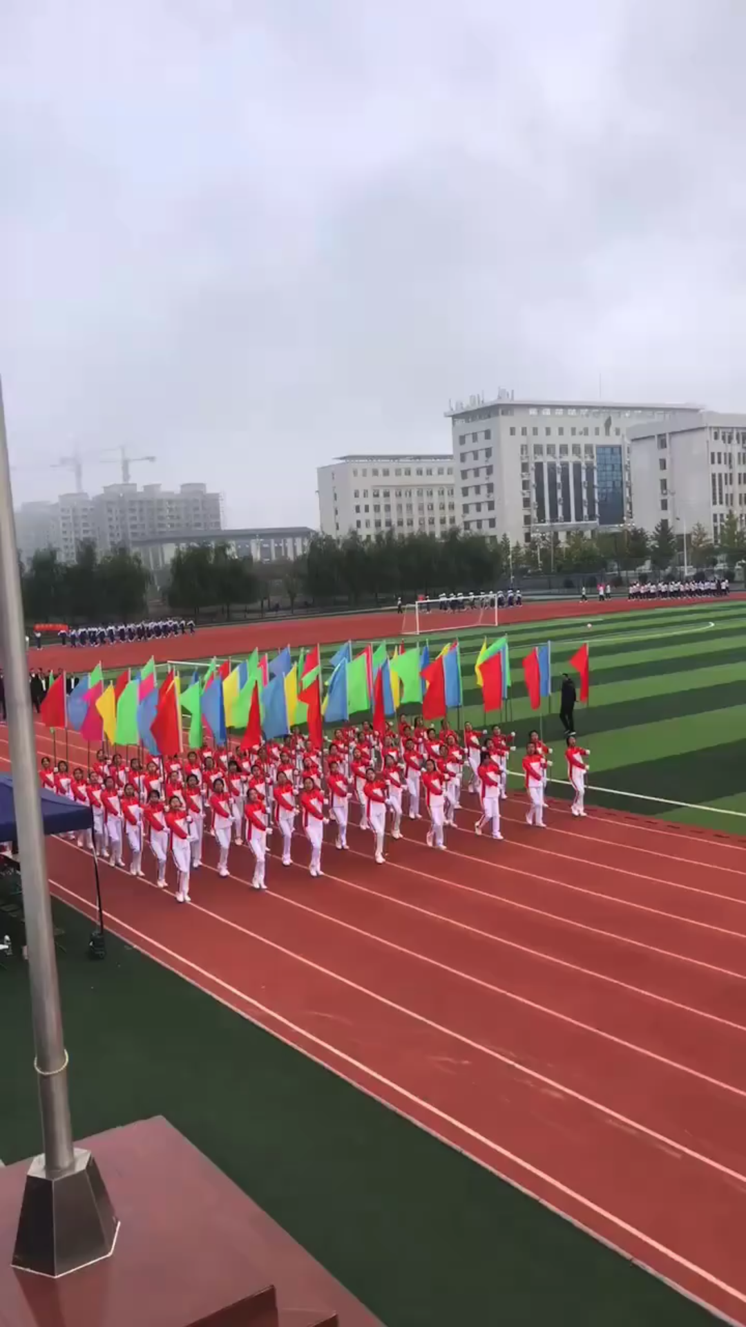 朝阳县一中秋节运动会彩旗方队