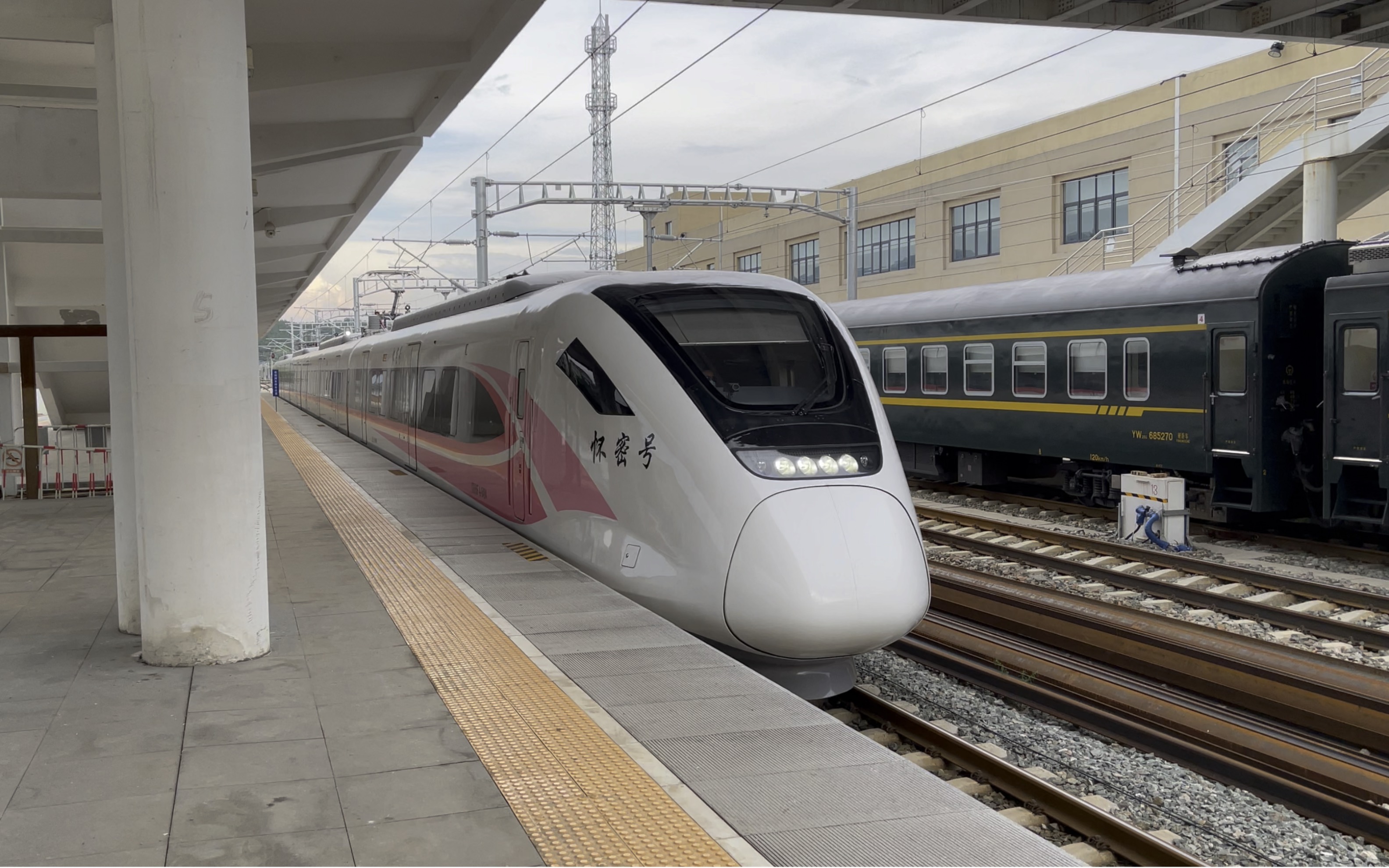 【4k hdr】北京市郊铁路怀密线s514驶入昌平北站