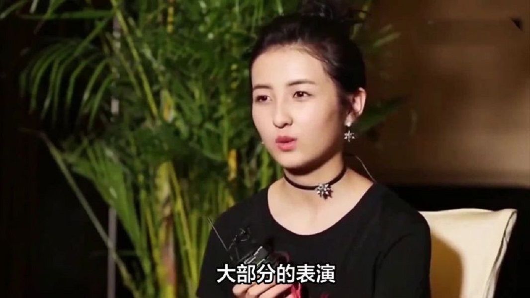 张子枫演哭冯小刚,被众多大咖称赞,却差点栽在渣男手里