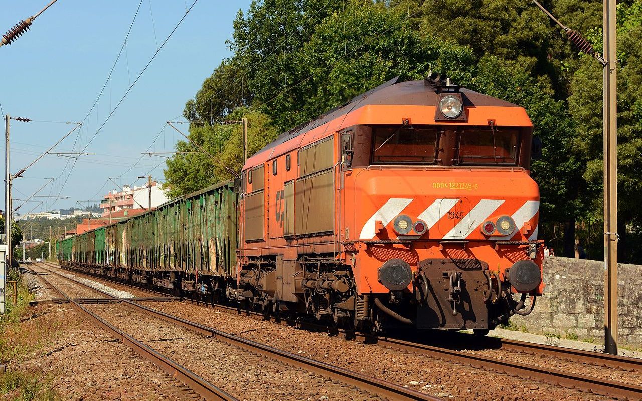 搬运世界铁路葡萄牙铁路的破鼻子1930型内燃机车法国国