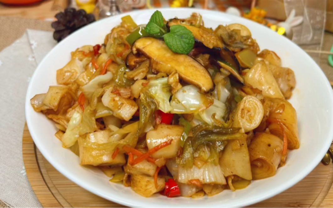 炒卷粉～卷粉这样炒着吃真的巨好吃哎,要不要也安排一下嘞_哔哩哔哩