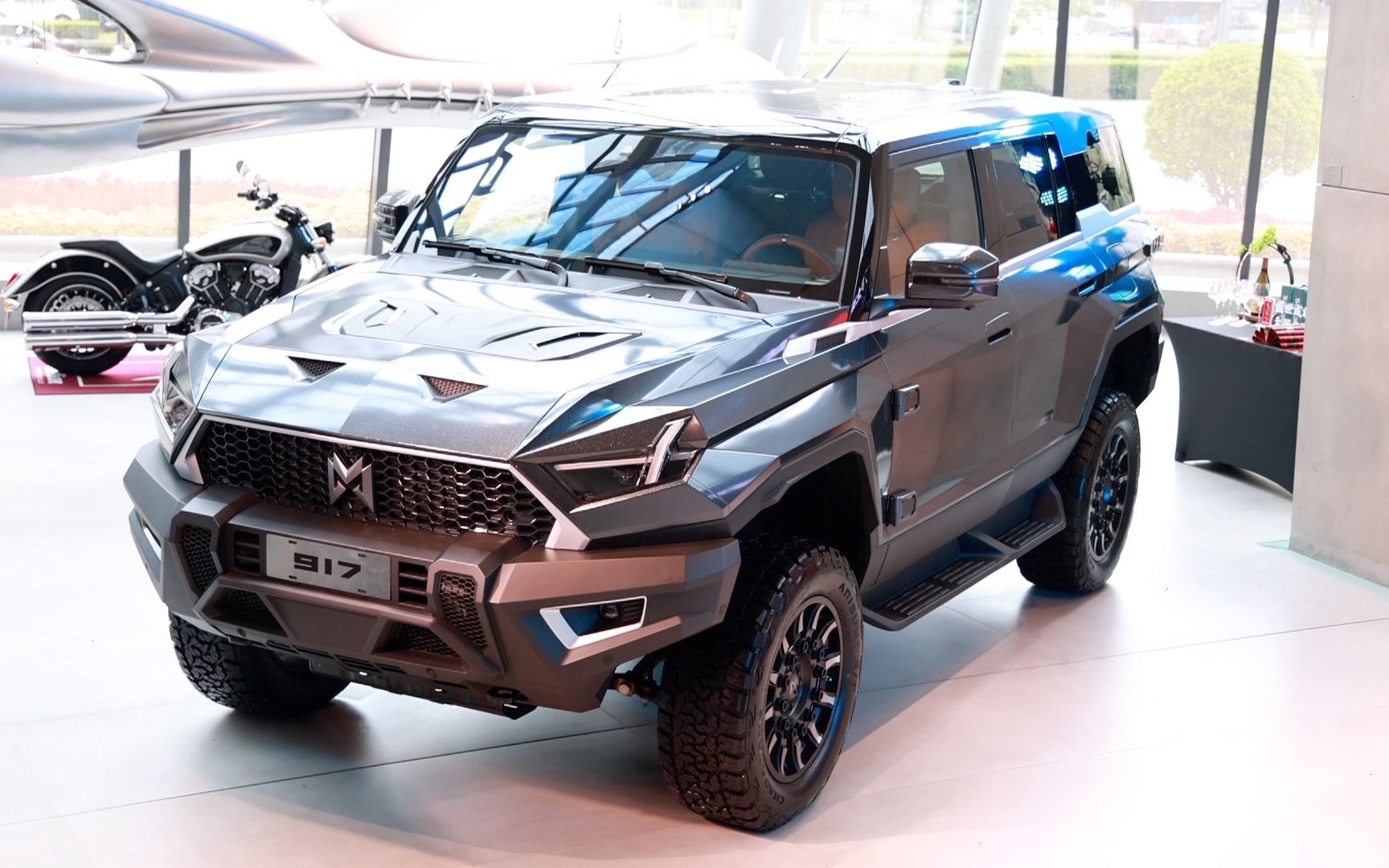 国产百万级豪华电动越野猛士917"空降"郑州