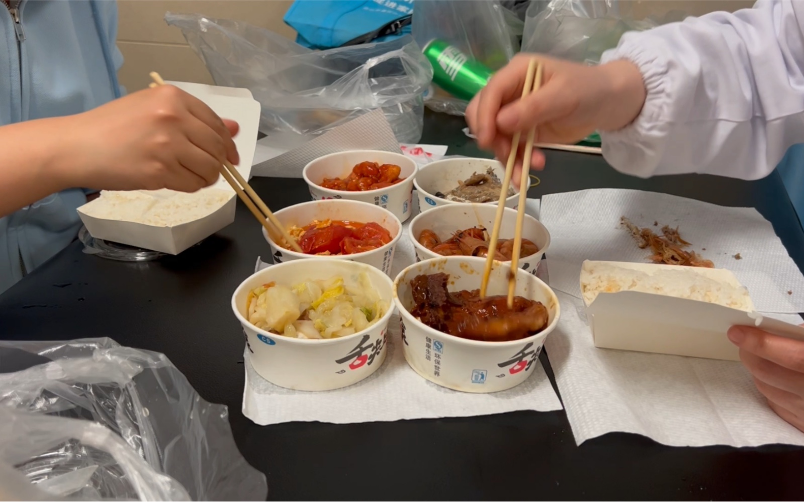 医院食堂的晚餐这一顿不要钱一些支援的补贴餐方言浅聊