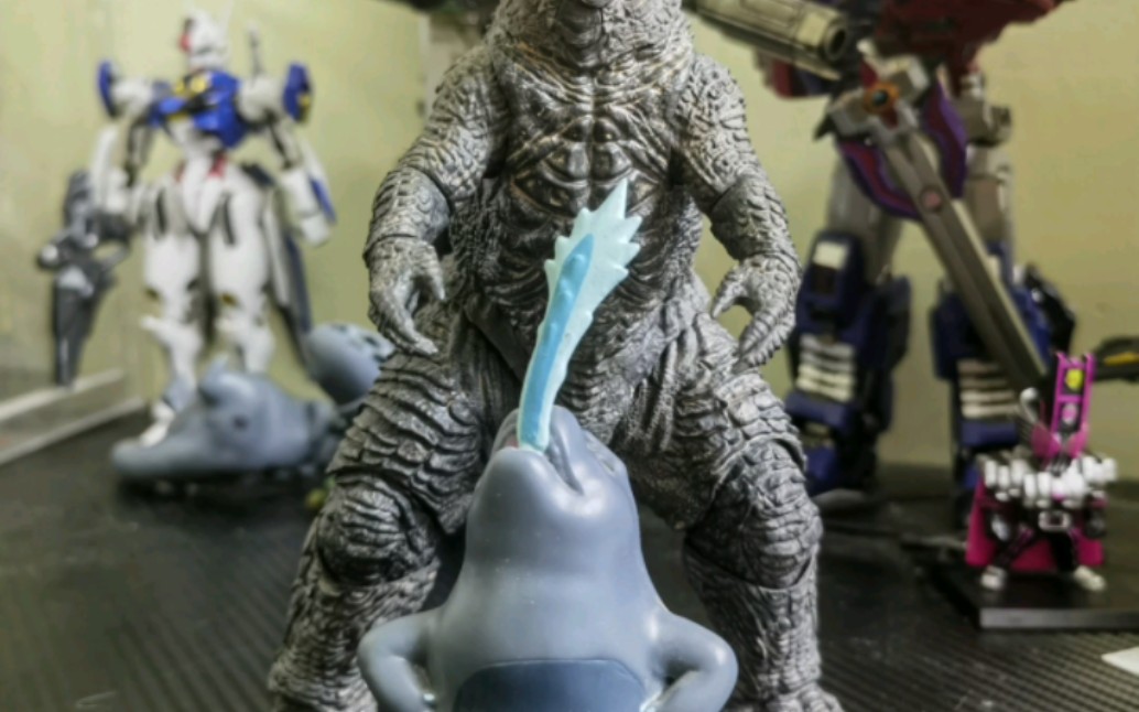 冒死潜伏到哥斯拉幼儿园拍的照片,幼年哥斯拉:原子水花