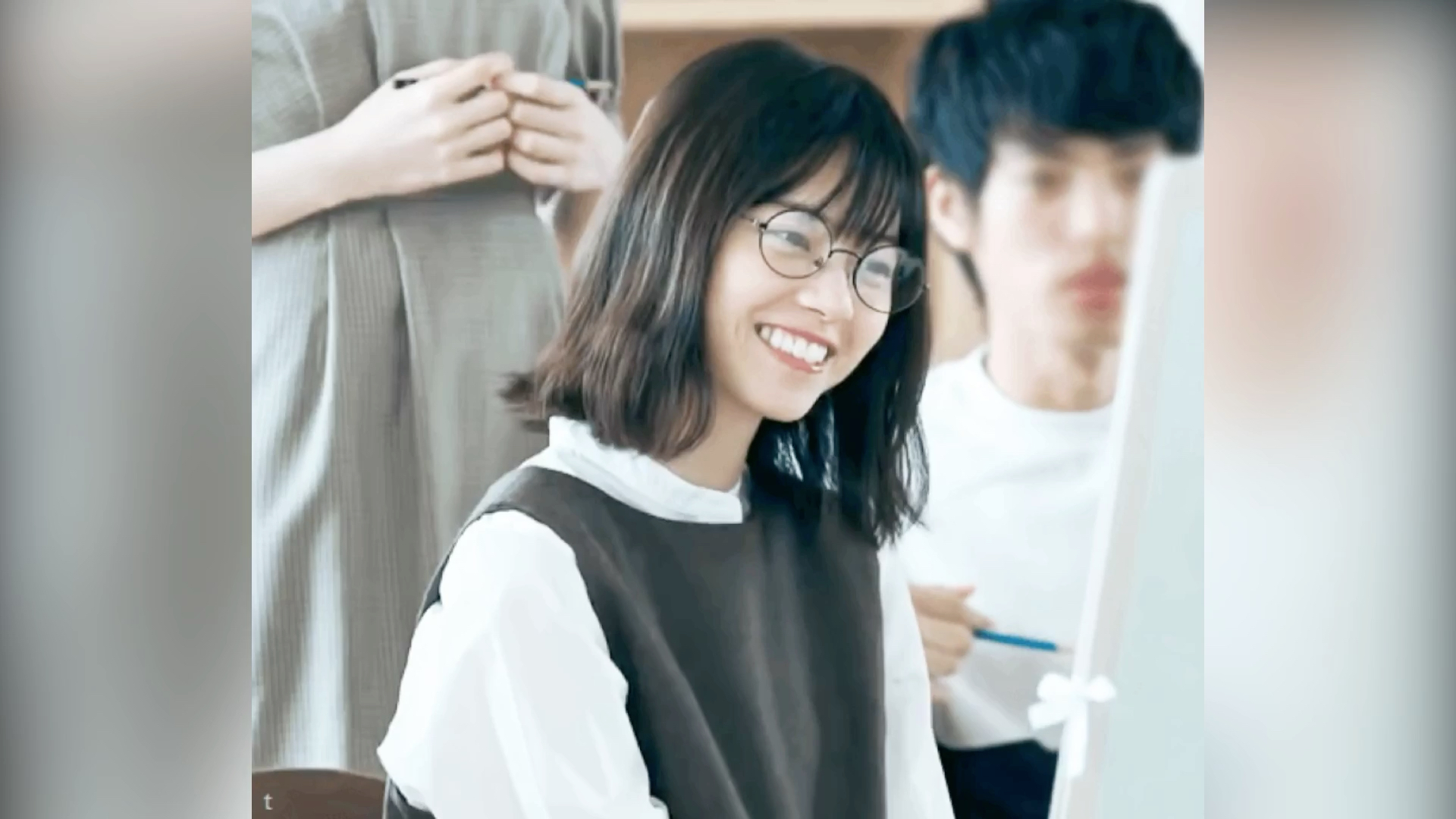 西野七濑高中生可可爱爱眼镜七我真的可以