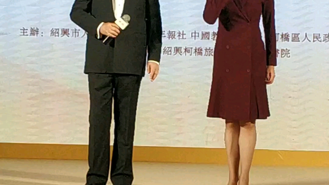 著名歌唱家吕继宏先生吕薇女士合唱我和我的祖国