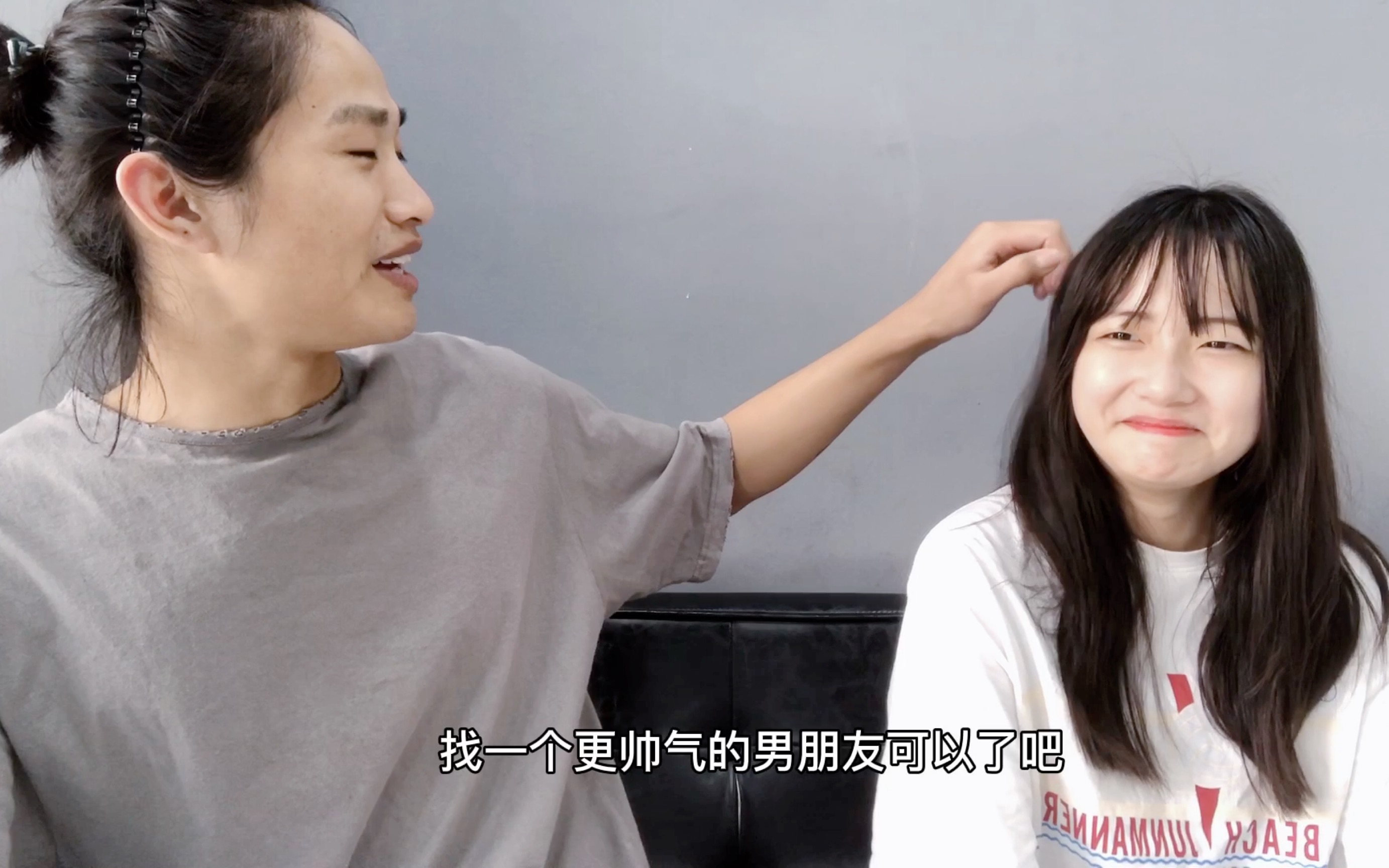 小妹妹刚毕业就想头发染不一样的颜色像极了当初的你