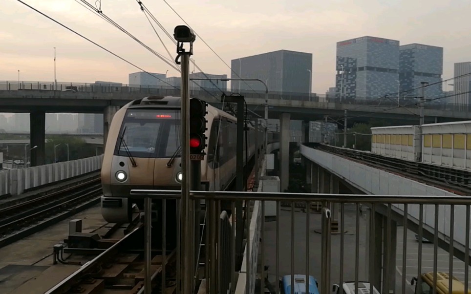 南京地铁10号线 安德门方向小行站进站_哔哩哔哩_bilibili