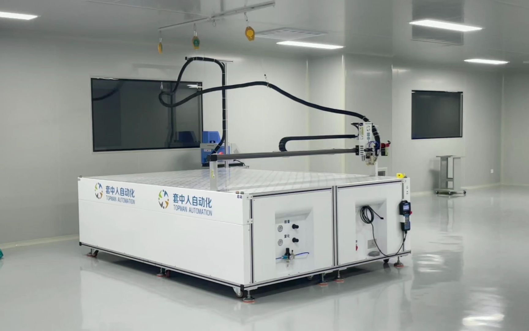 使用自动喷胶机可以提升产品的生产效率.套中人高速喷胶机