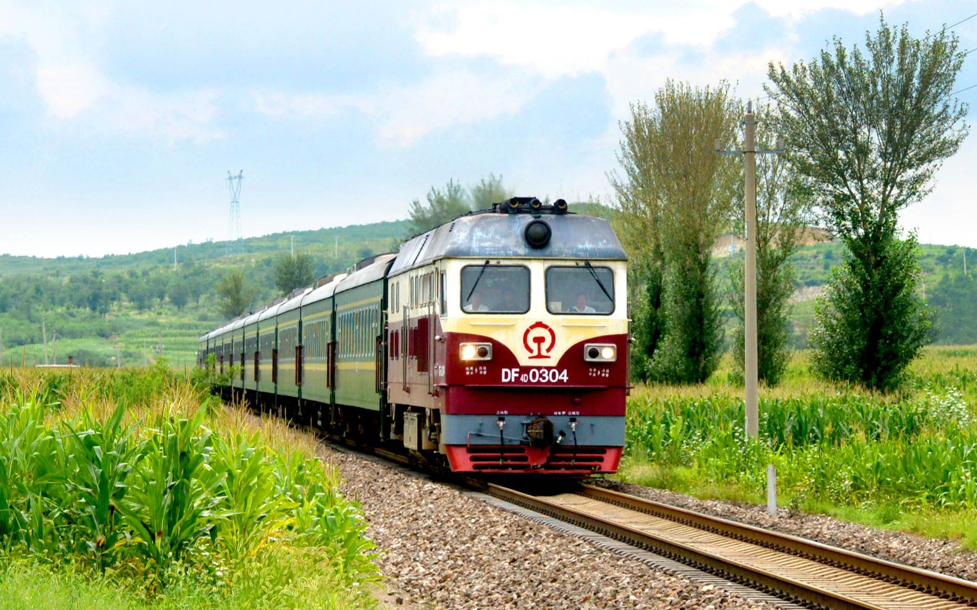 苞米地中的铁路,锦承k7564赤峰~沈阳_哔哩哔哩 (゜-゜)つロ 干杯