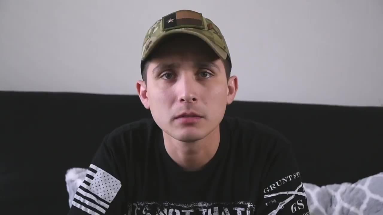 中英双字acombatveteran跟退伍老兵一同居住