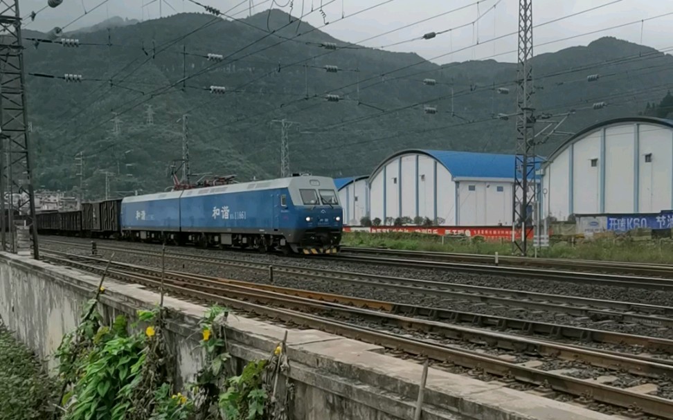 广铁怀段hxd1 1861牵引货列通过龙里站_哔哩哔哩 (゜-゜)つロ 干杯