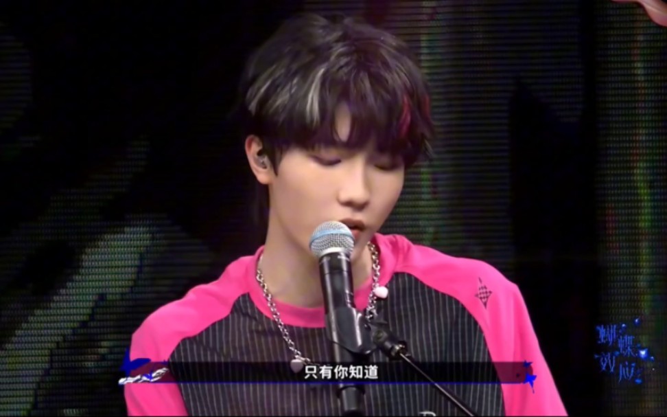 【苏新皓】想念舞台上唱歌的小苏了,超级喜欢他的声音,谁懂啊!