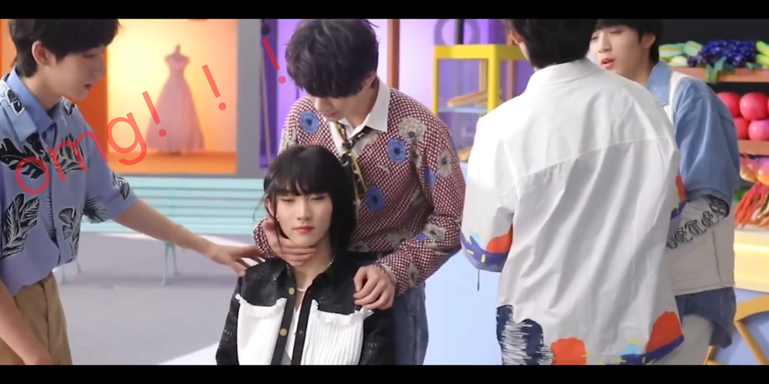 男摸男摸……摸喉结可以播吗?