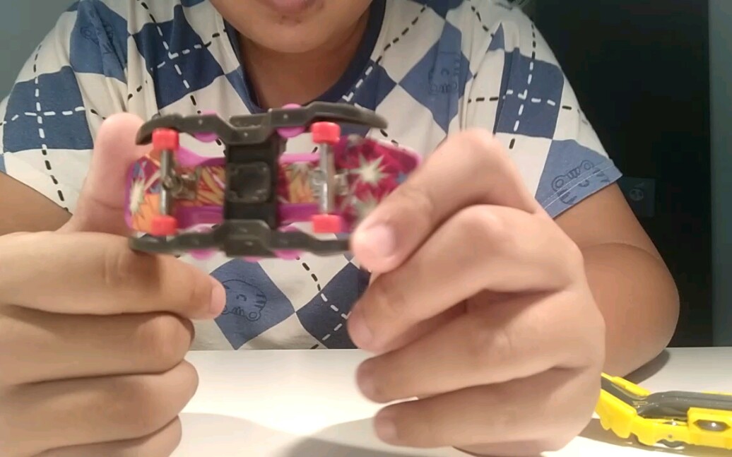 翼空之巅强化型手指滑板光速战龙测评