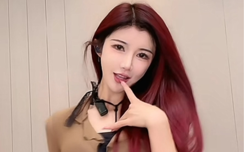 雅娜yana 今日是黑色系