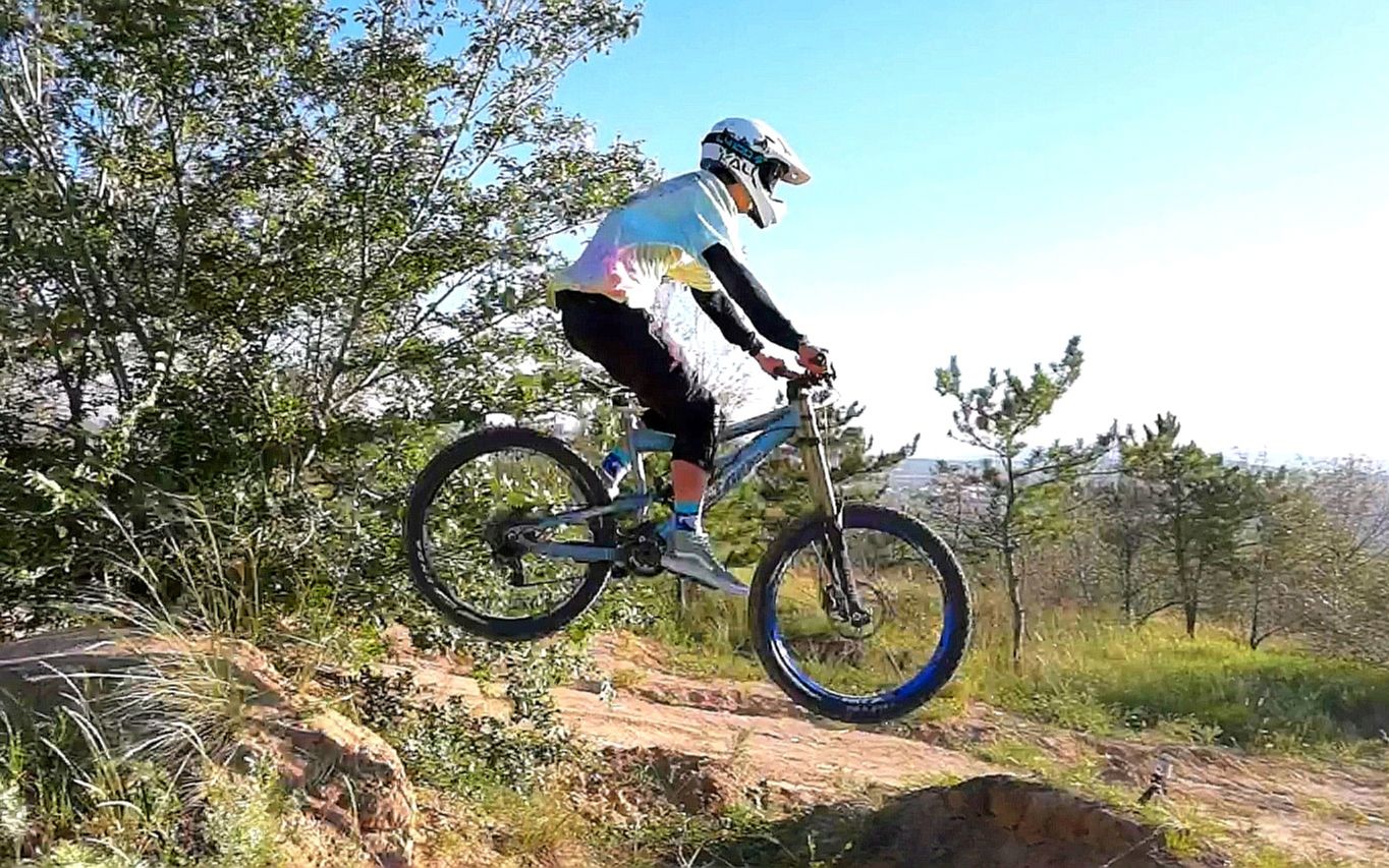 软尾速降飞包三流的摄影师