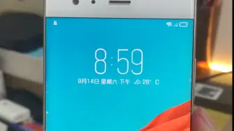 Télécharger la video: 买到没有边框的杂牌二手手机，是不是坏了？