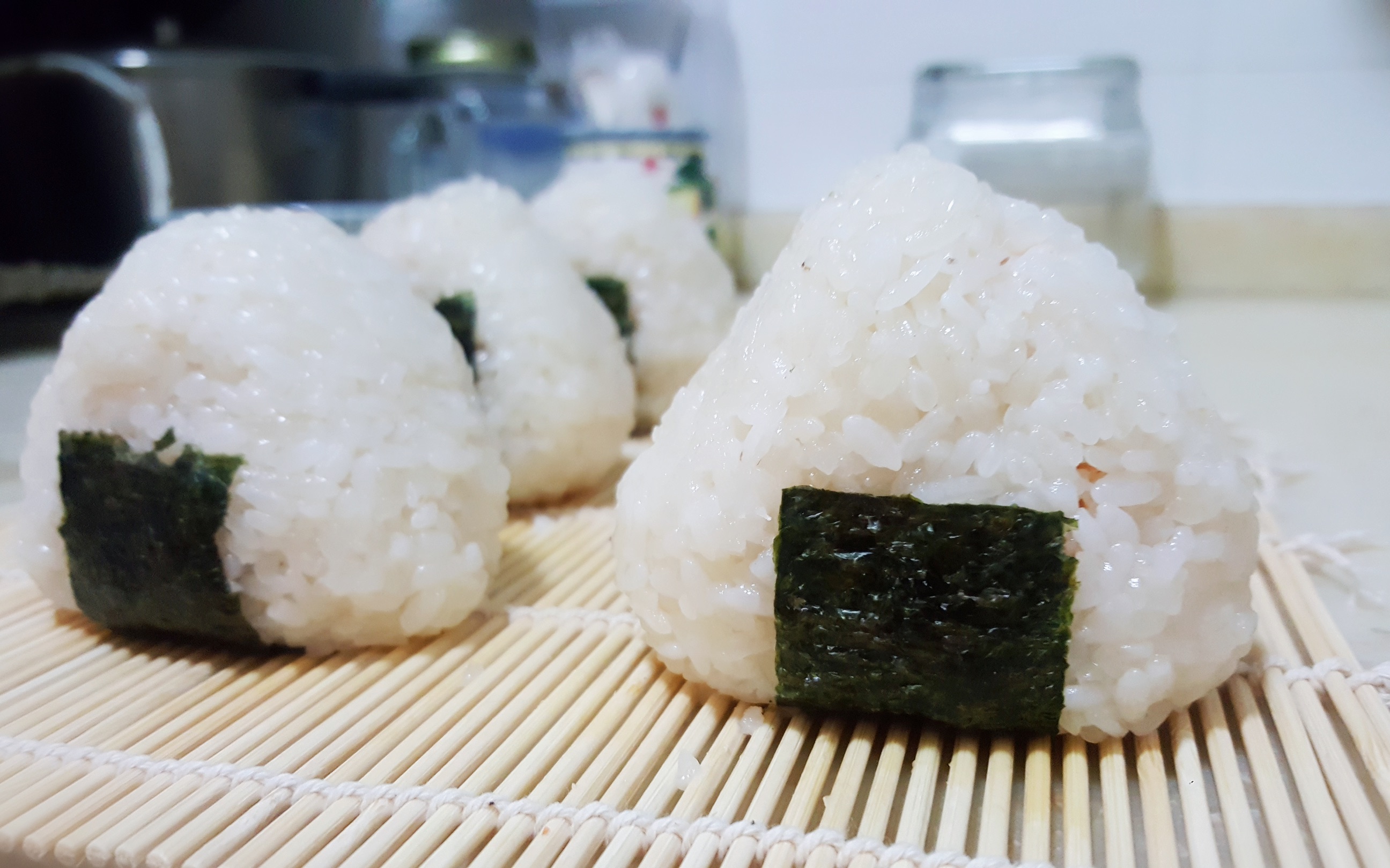 包子美食教程第六弹——三文鱼饭团