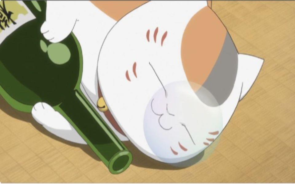 吃货三三老师喝酒的样子超可爱呀