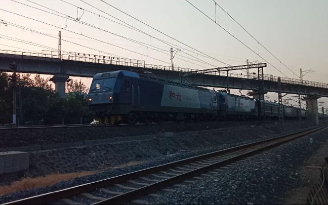 【中国铁路】由双机hxd3c牵引的k1527次通过南仓南信号开往天津站