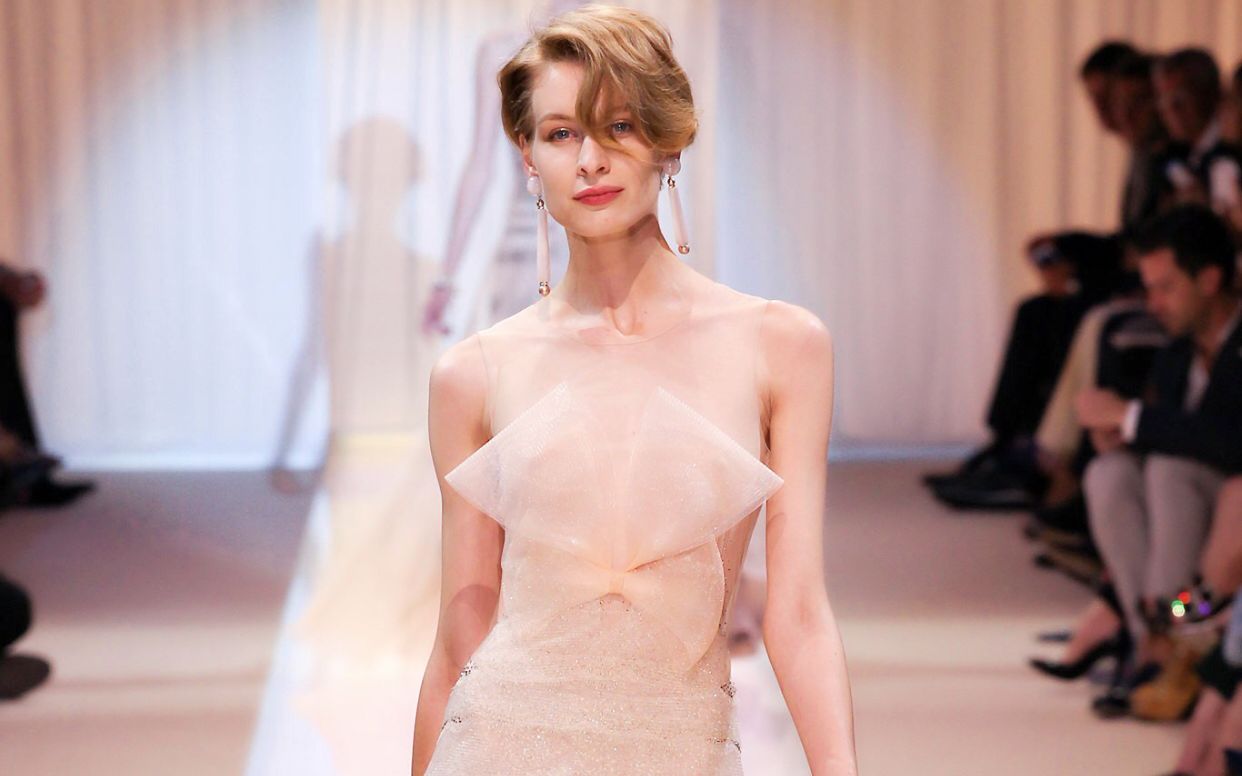 步步生花:armani御用模特elena egorova