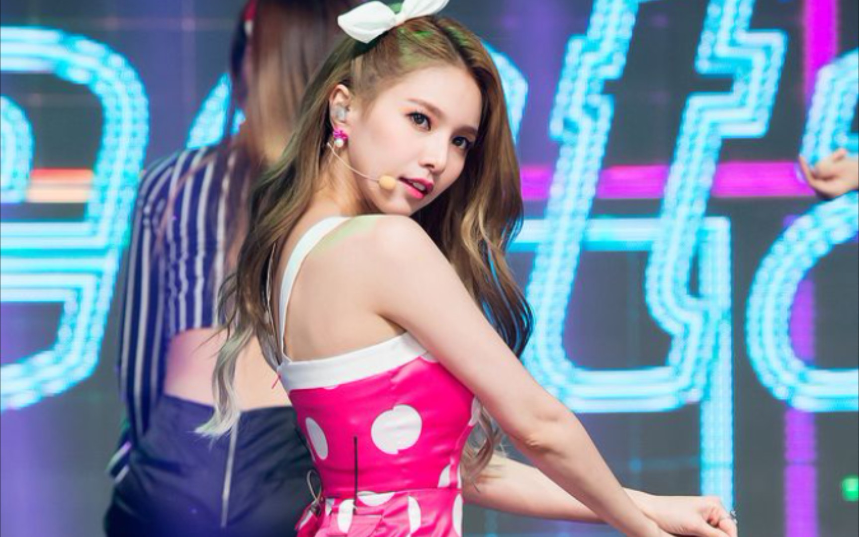 【金珍熙】泳装唱跳身材尽显/顶…_哔哩哔哩_bilibili