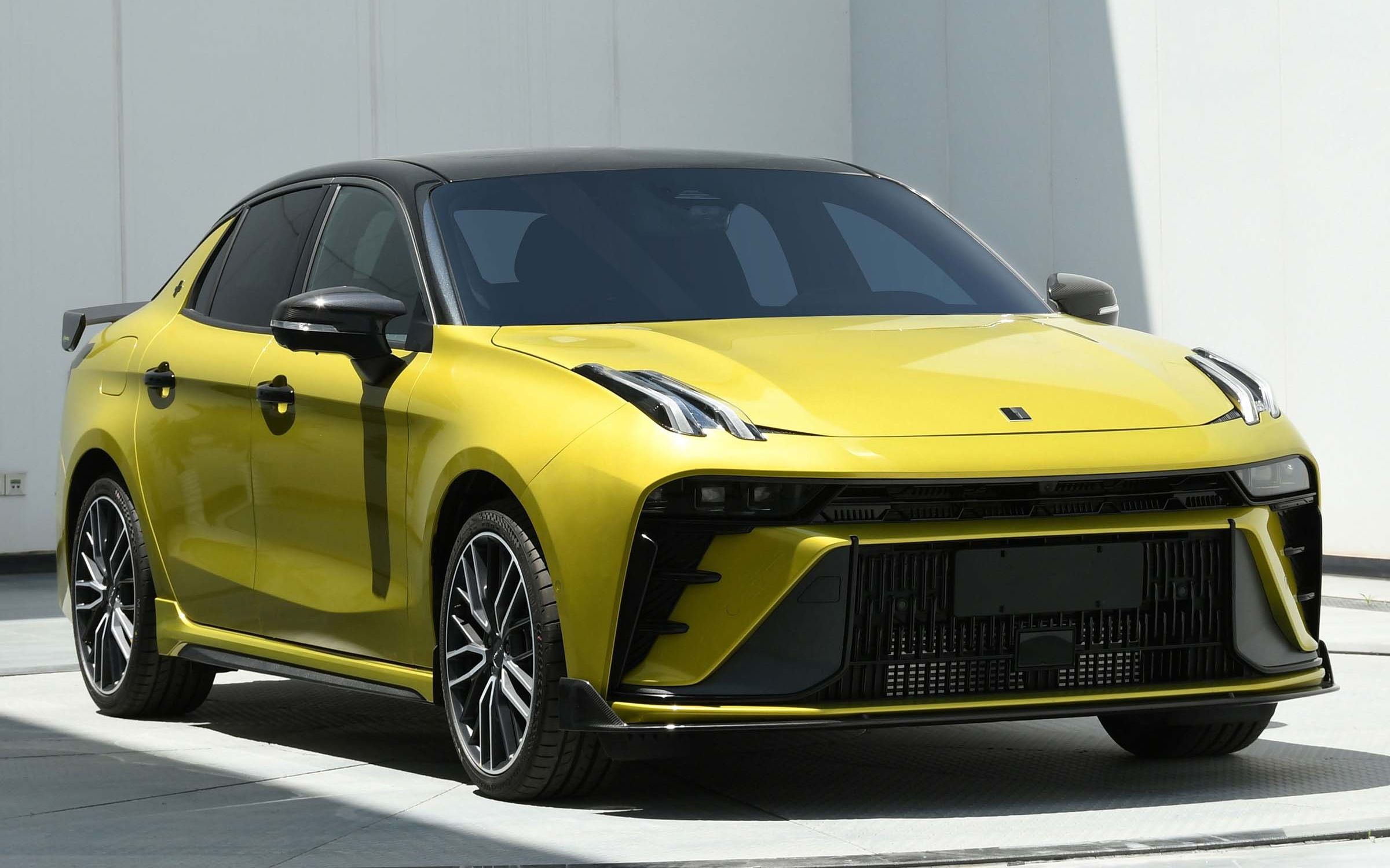 中期改款领克03来了轴距依然是2730mm20t218马力还有混动