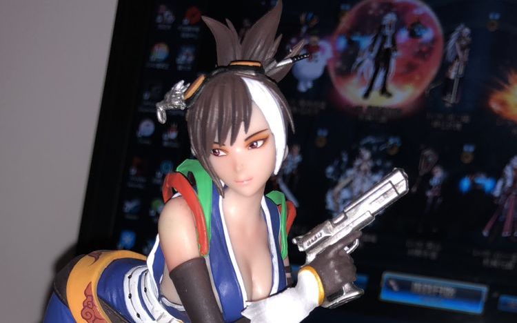 凯丽手办强化功能试玩~以后也能现实垫垫子了.