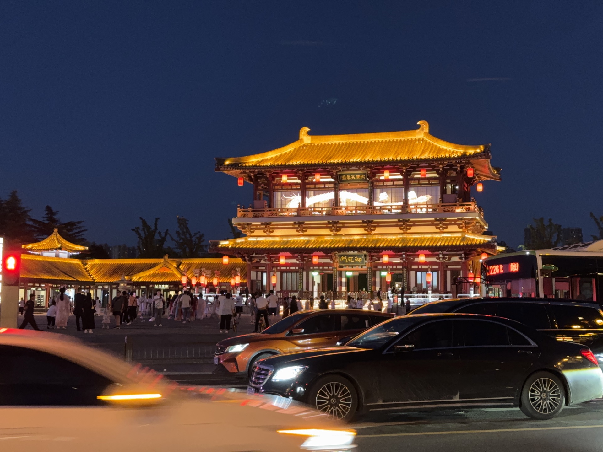 缛彩遥分地,繁光远缀天|夜游大唐芙蓉园