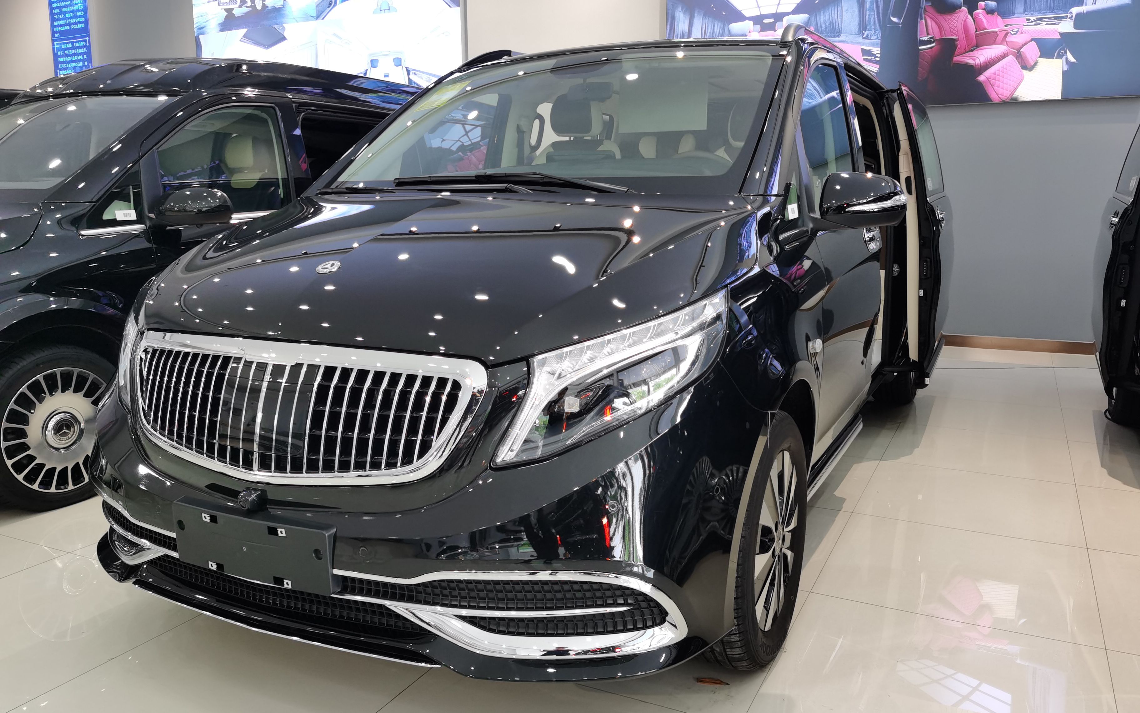 2022款奔驰威霆平顶七座商务车,私人定制版内饰实拍_哔哩哔哩_bili