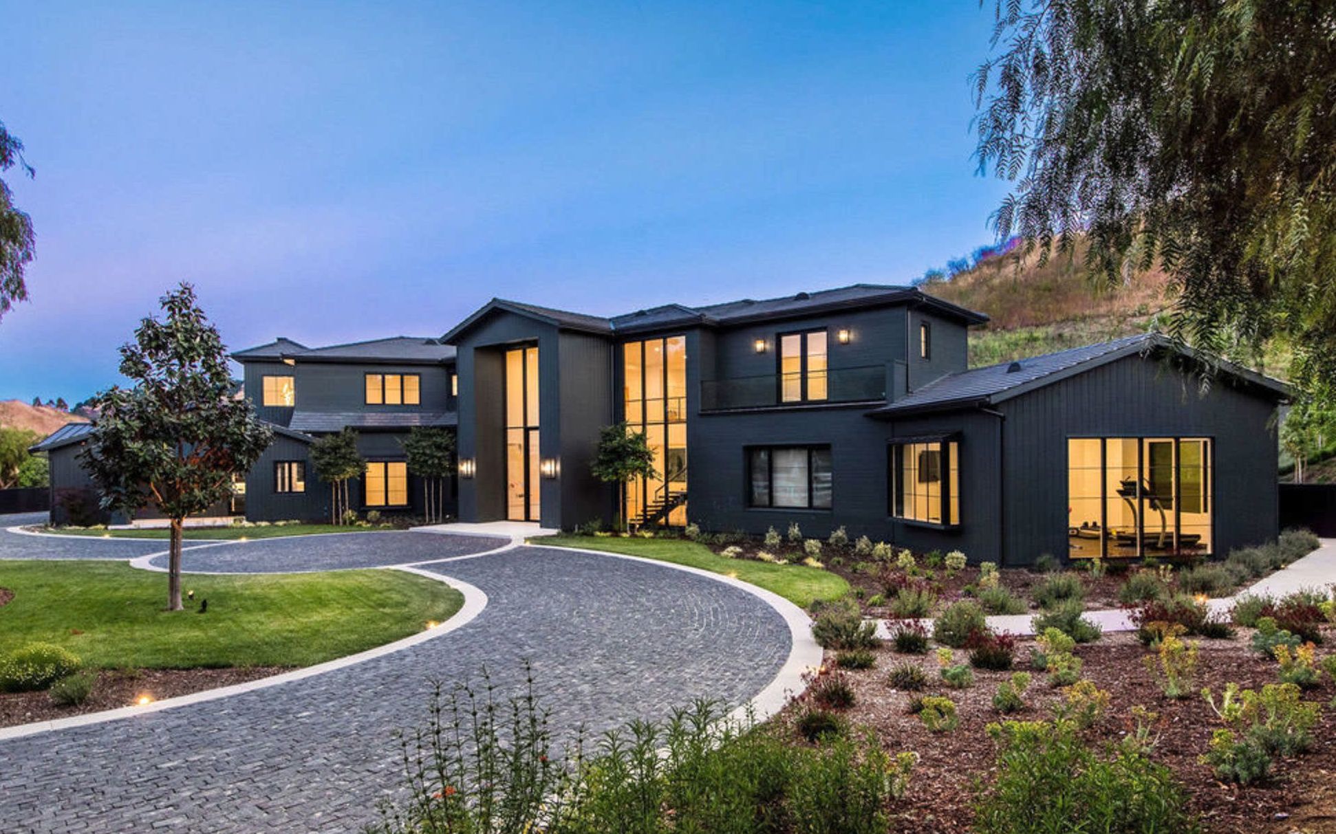 位于加州隐山的一座时尚现代豪宅|25211 jim bridger rd hidden hills