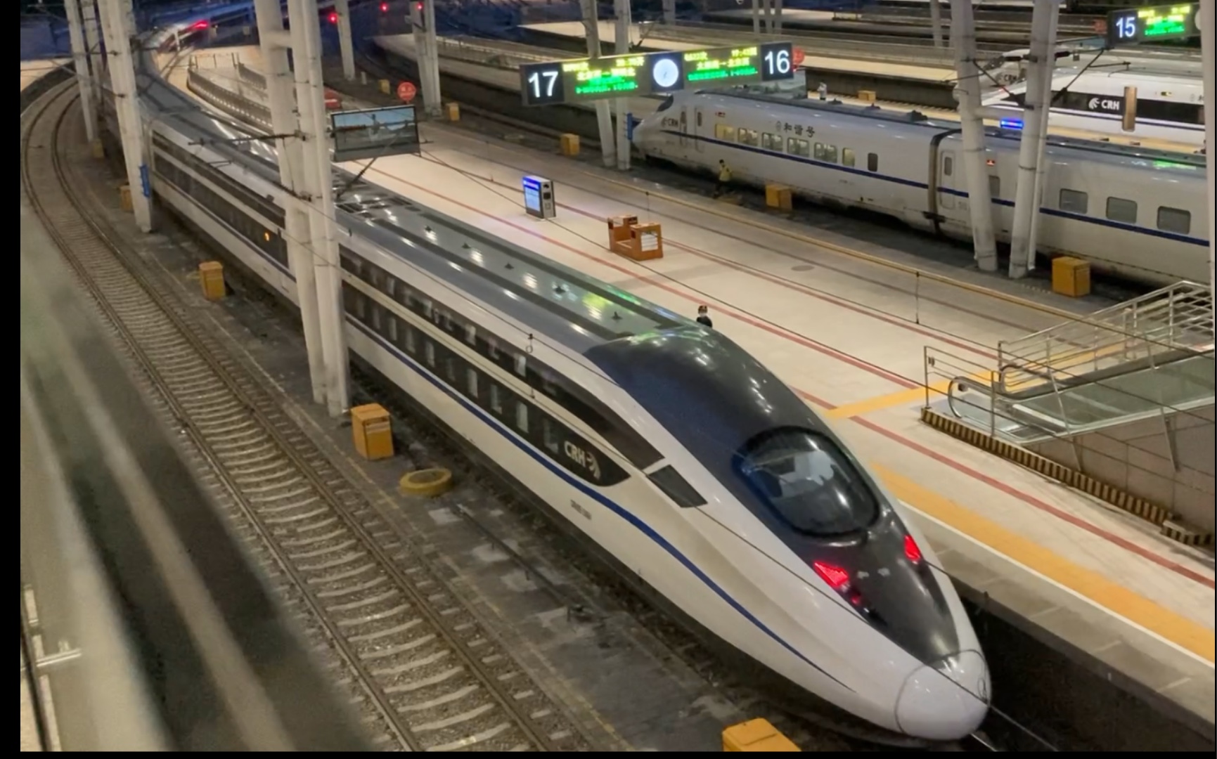 活动作品d939驶出北京西站crh2e先进黑脸