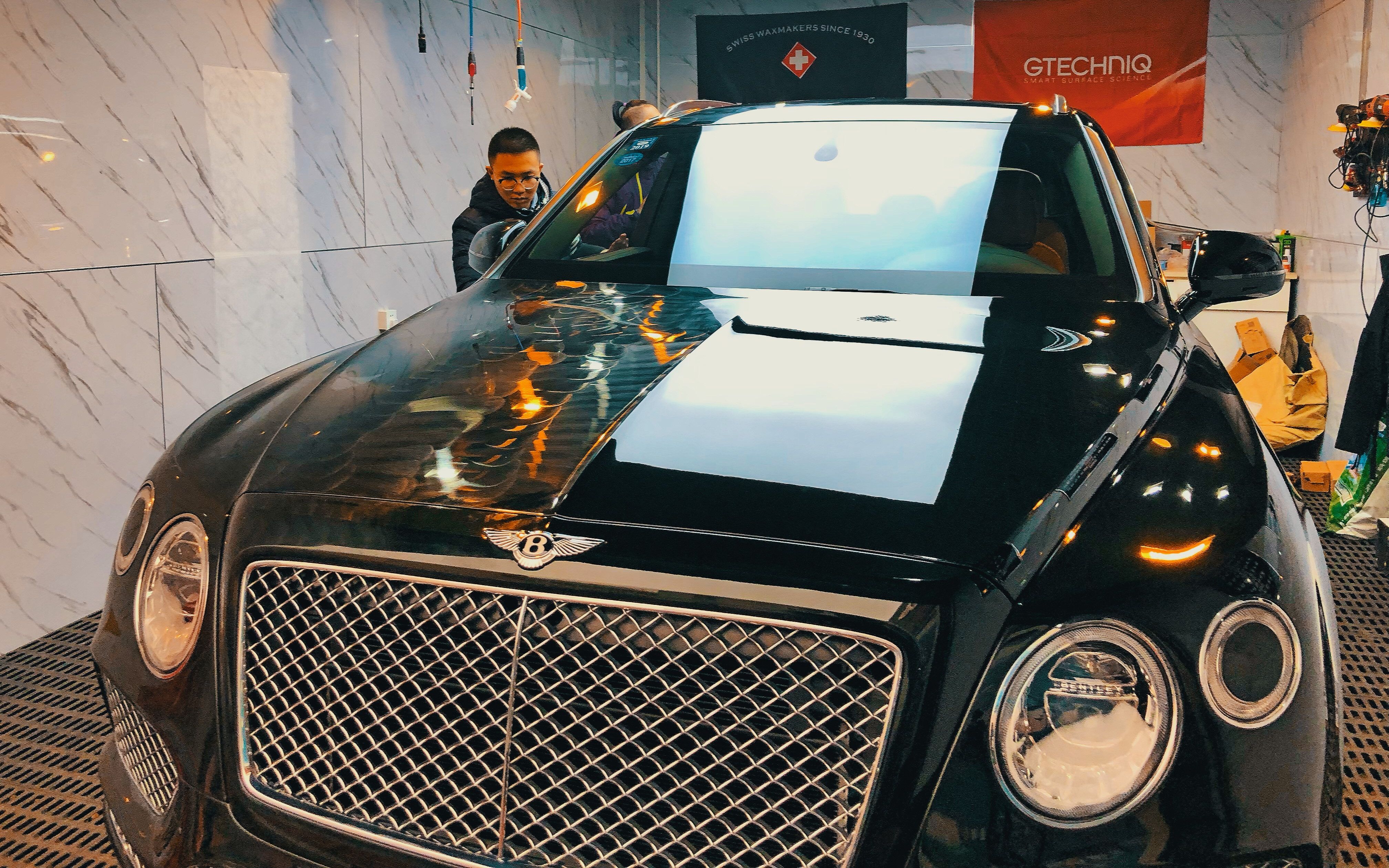 宾利添越精致洗车