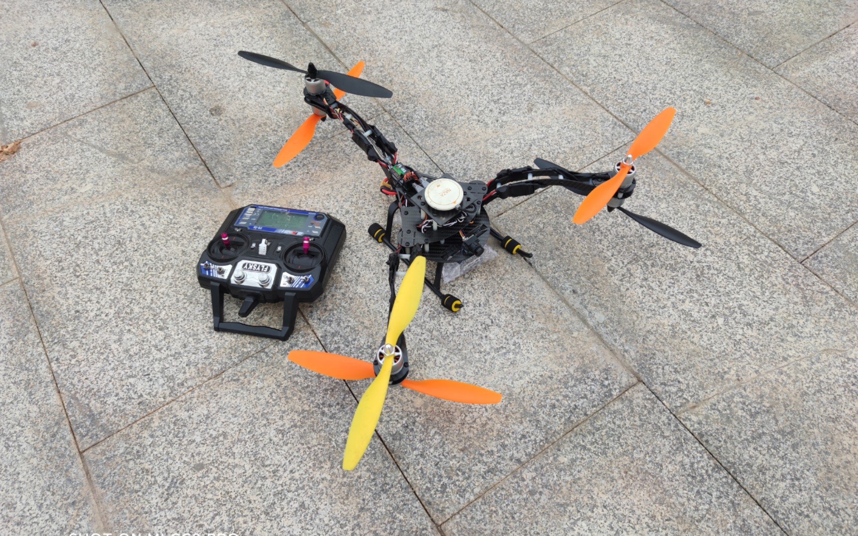 y6三轴航模无人机第三代机架装机测试 大僵lite飞控 比之前的机架加大