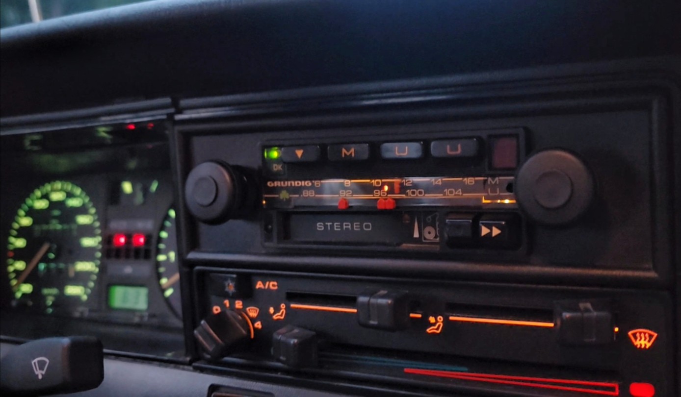 桑塔纳装1980年西德磁带手动调频收音机