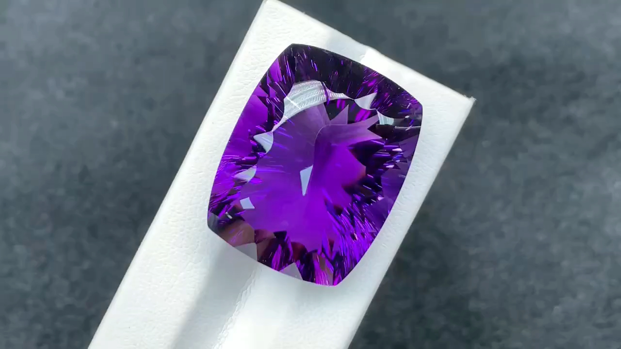 巴西紫水晶 61.0克拉 顶级色 精切 全净 特价1580 不议退