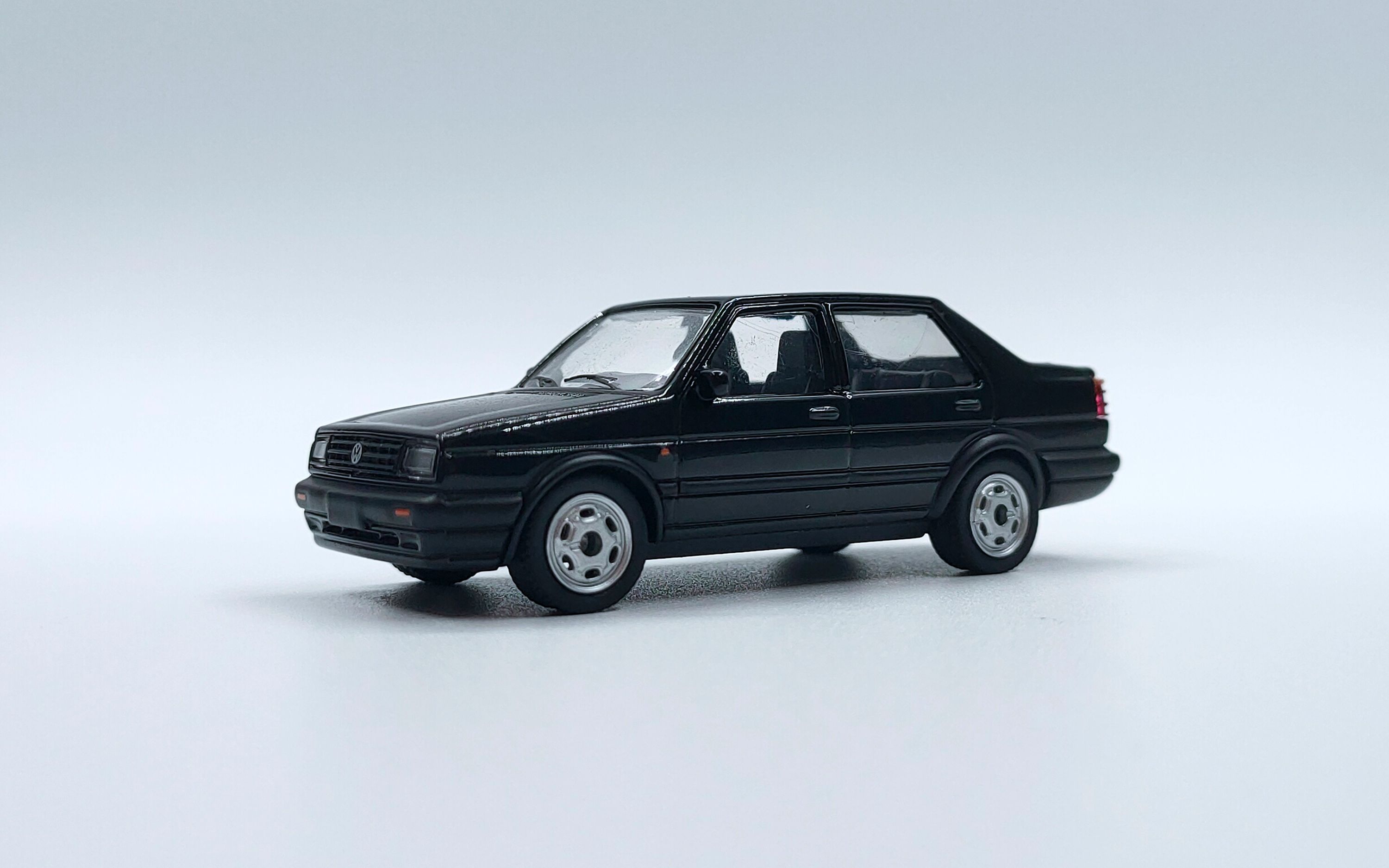 一分钟玩具开盒膨胀了拓意164大众黑捷达开盒把玩评测