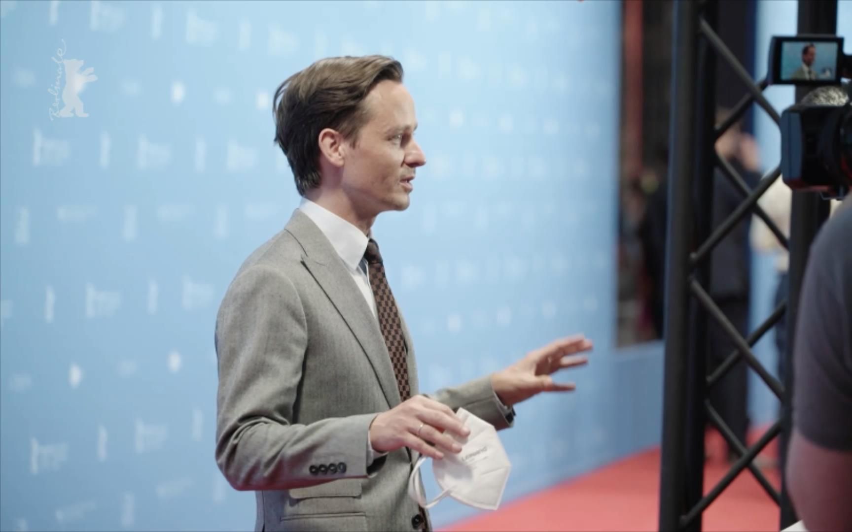 【汤姆希林】tom schilling 2021柏林电影节官网花絮(之二)