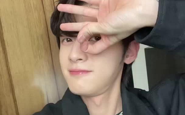 这不是有手就行嘛? 反手ok手势挑战