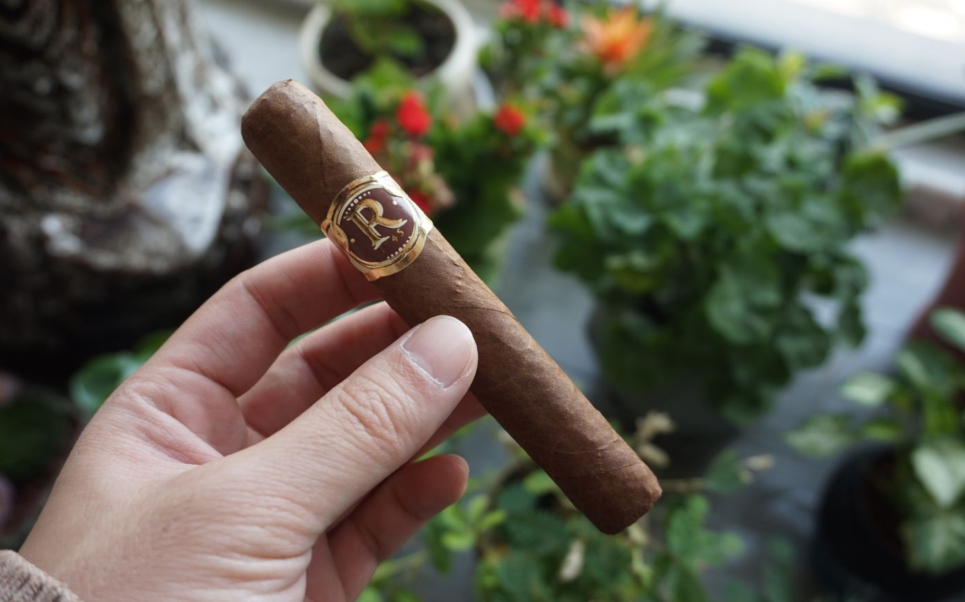 cigar43罗宾那名仕vegasrobainafamosos2001年老茄品吸分享小影片