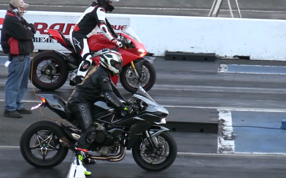 川崎h2 vs 杜卡迪v4