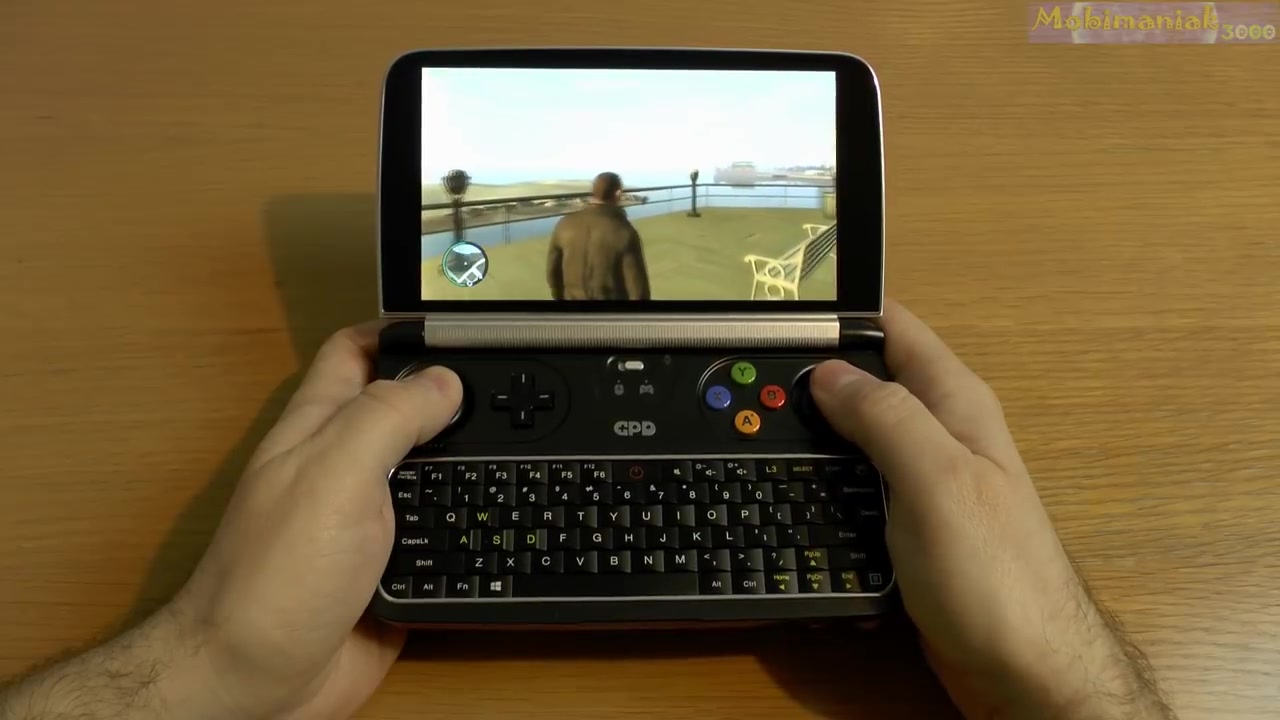 老外用gpdwin2代游戏掌机玩gtaiv