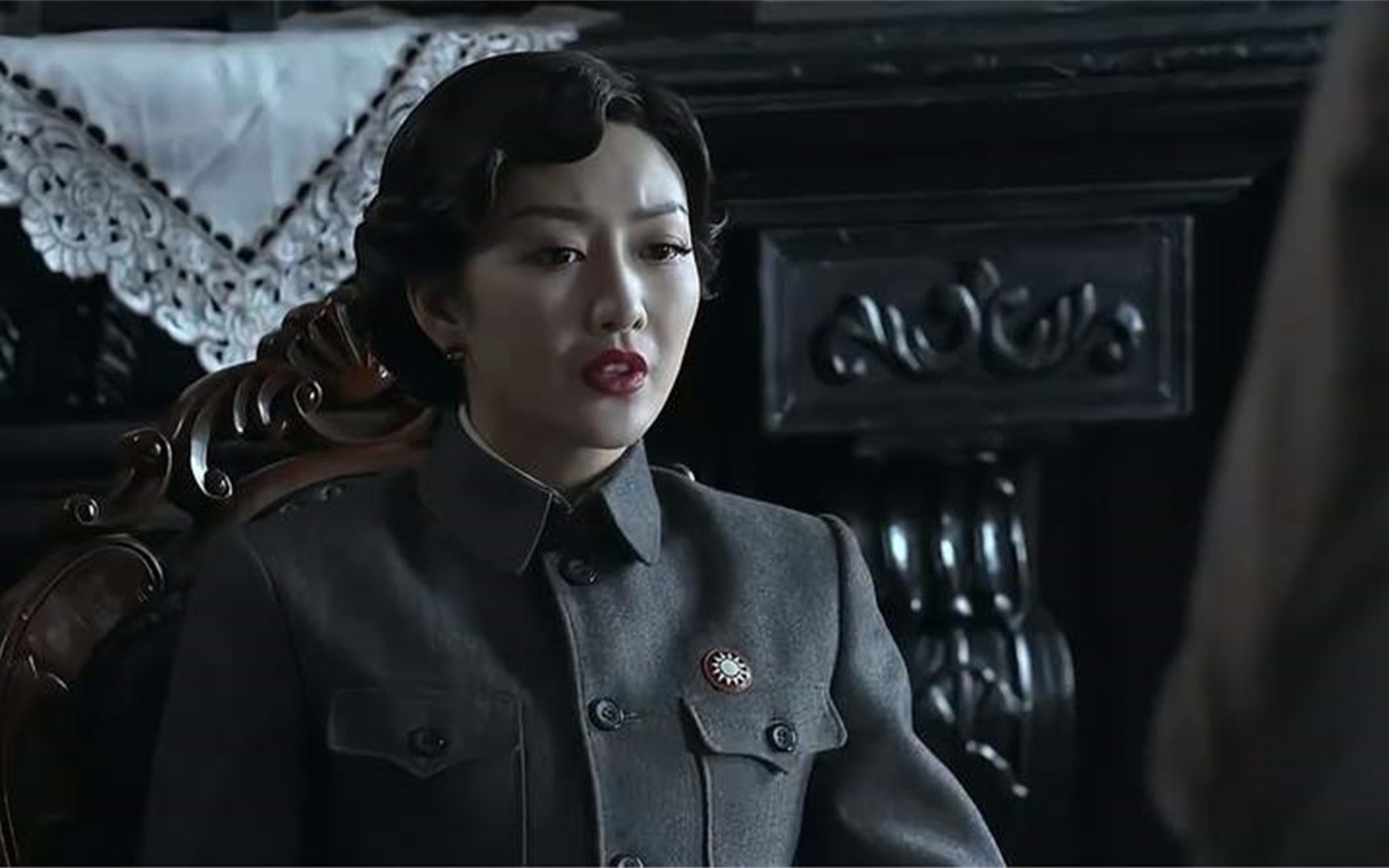 汪曼春截获线报去抓人可惜全是毒蛇明楼下的套套路啊