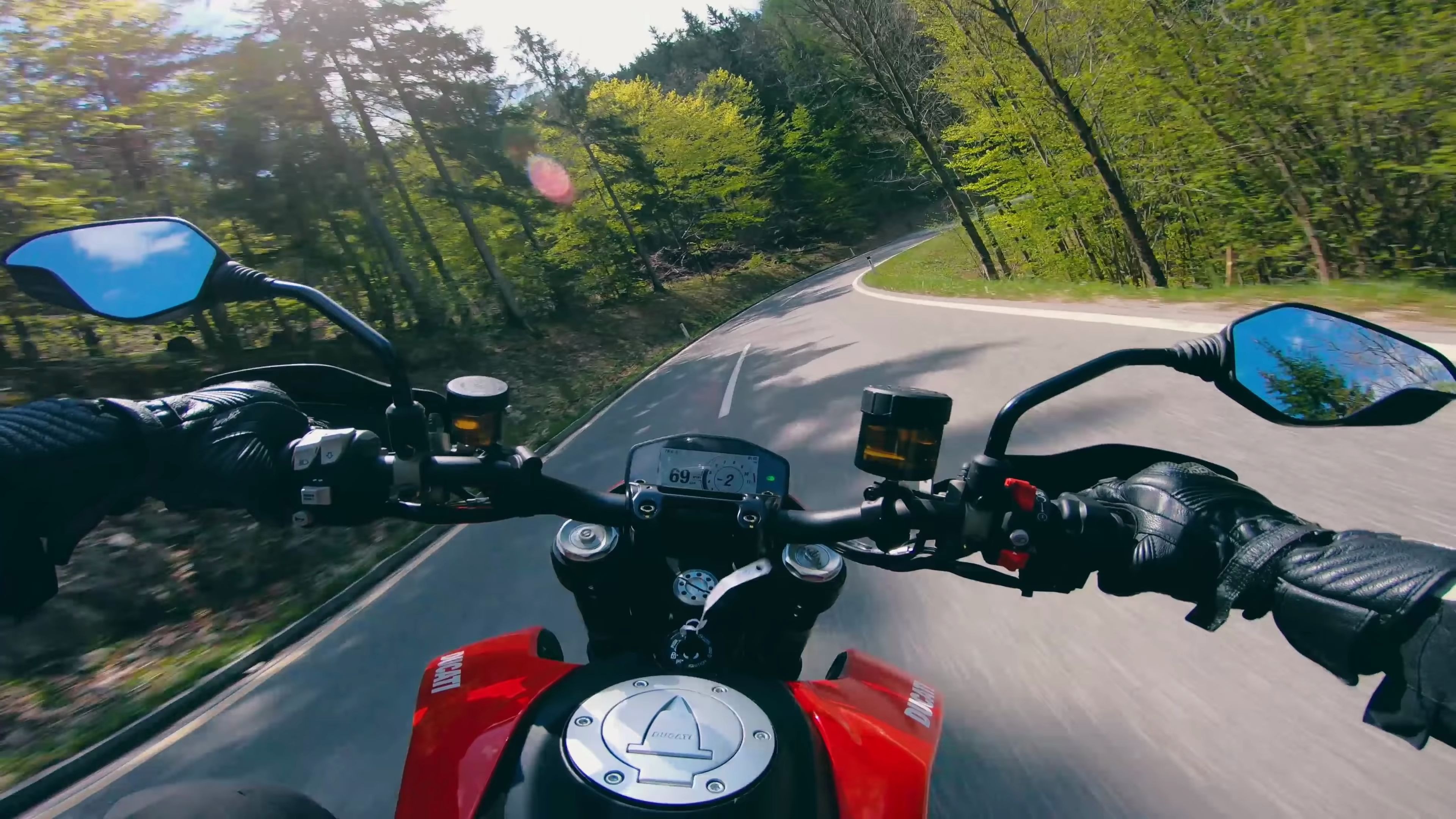 杜卡迪骇客 hypermotard 950第一人称视角爽骑_哔哩哔哩_bilibili