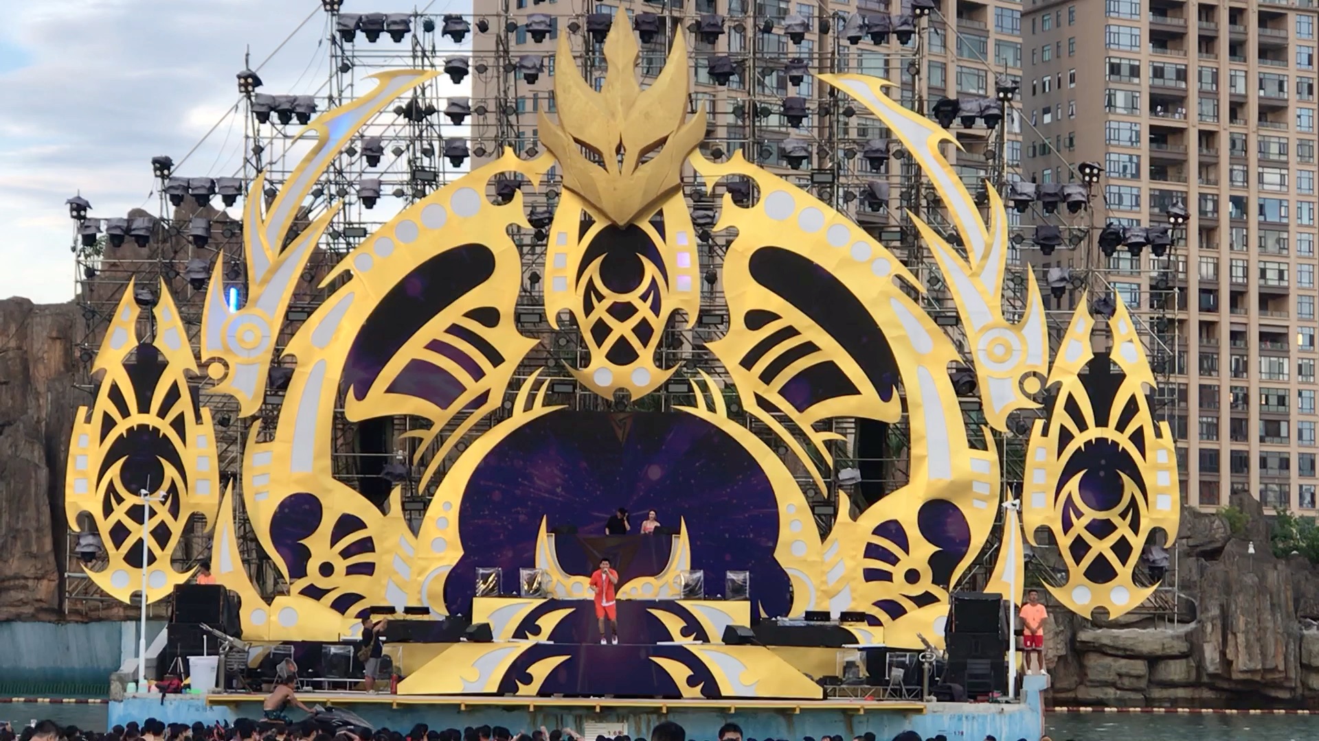 南宁凤岭水世界电音节