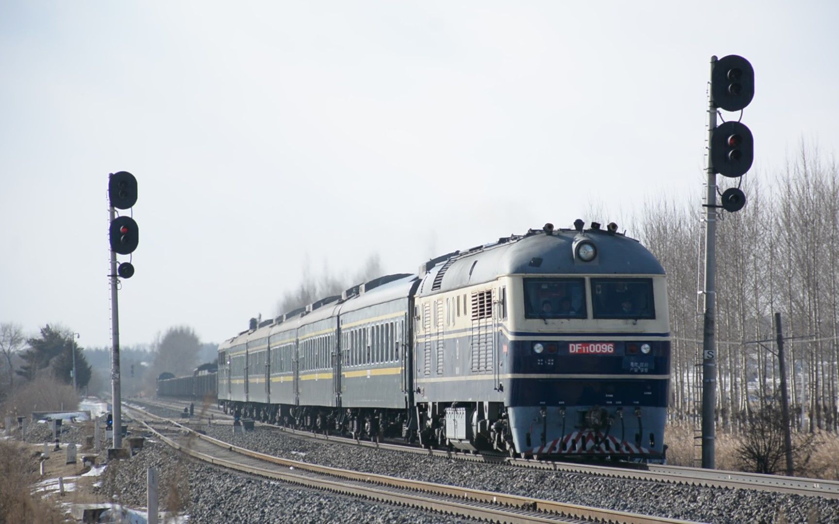 【中国铁路】记这些年所拍到过的df11型内燃机车(持续更新)_哔哩哔哩