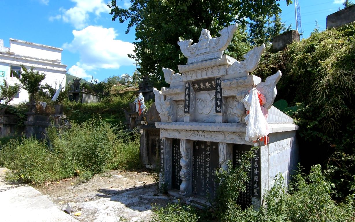 南方农村土葬坟墓图图片