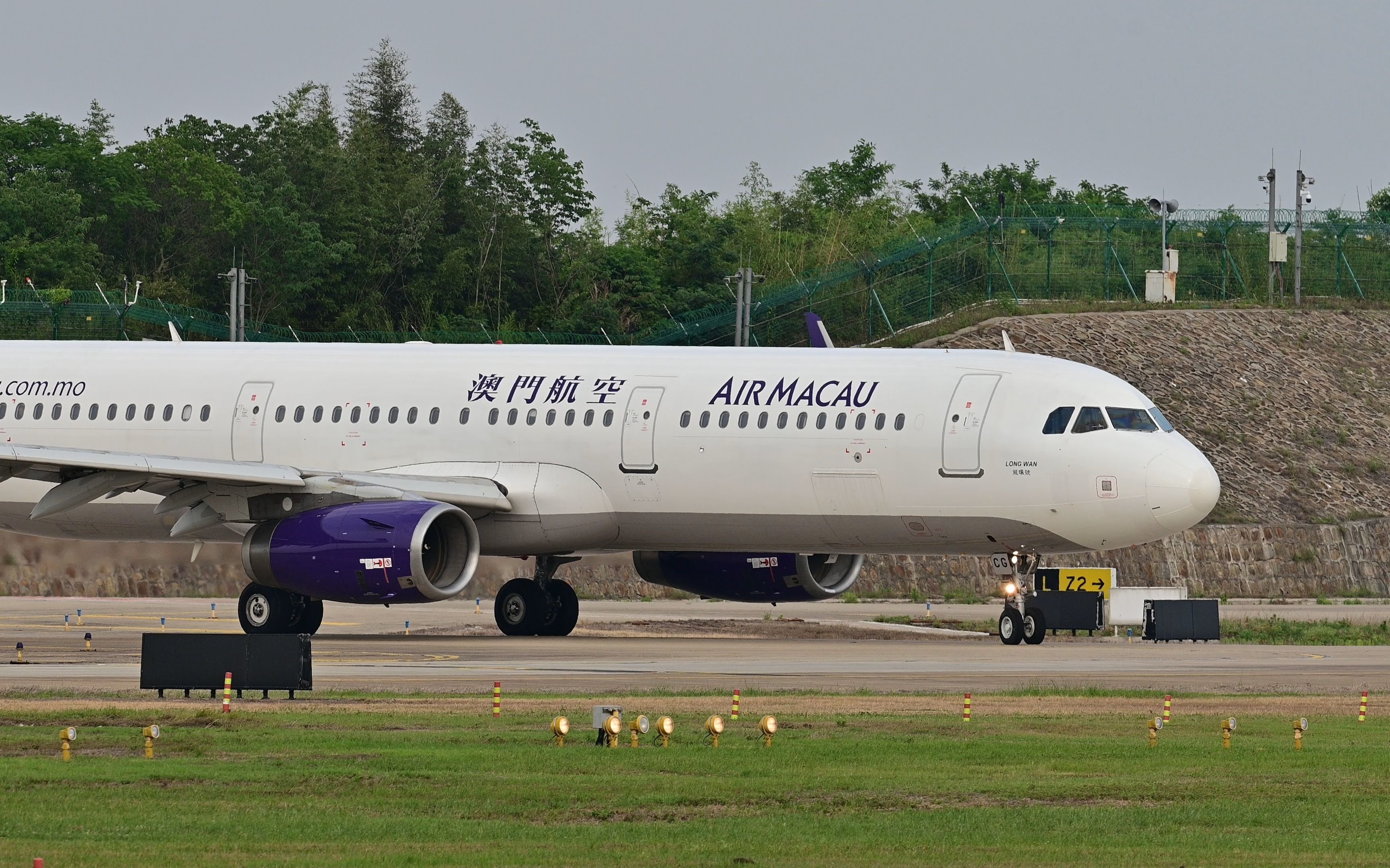 澳门航空nx127启程飞往澳门,本次航程1200公里(a321b-mcg)