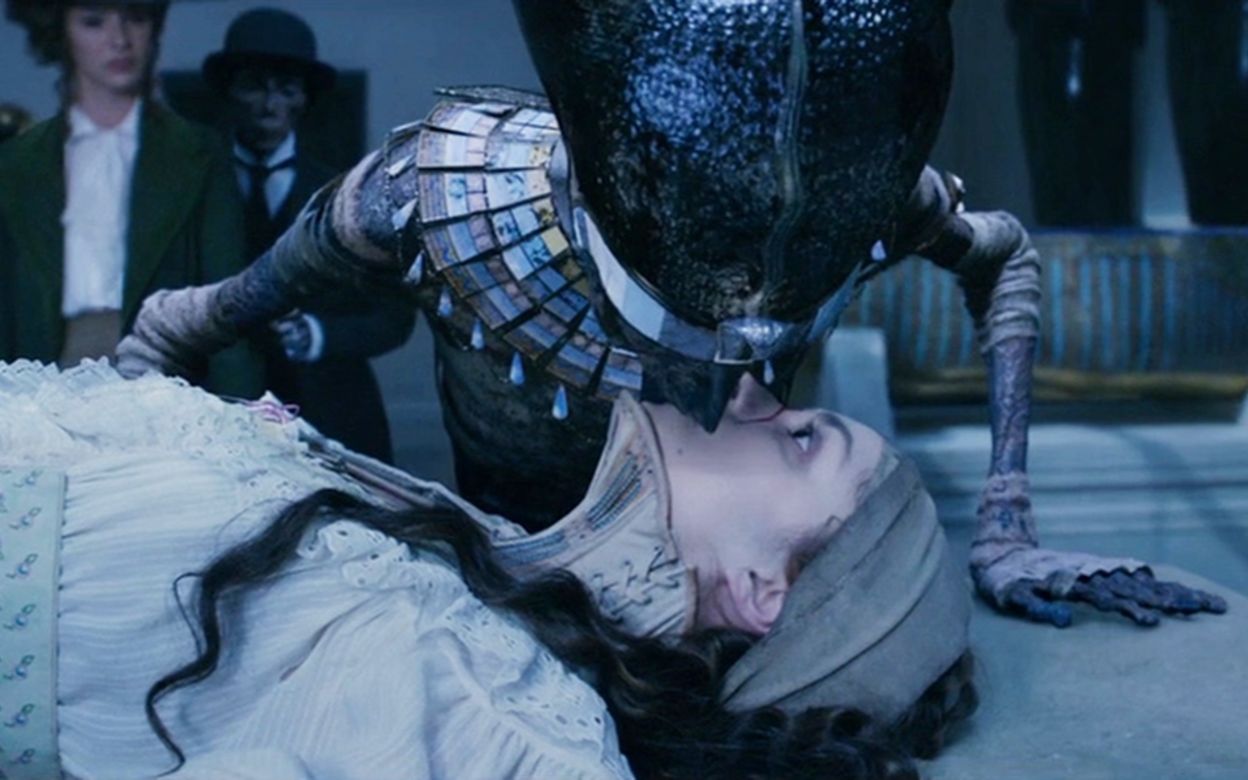 女记者复活5000年前的木乃伊,还把恐龙驯服当坐骑,经典奇幻电影